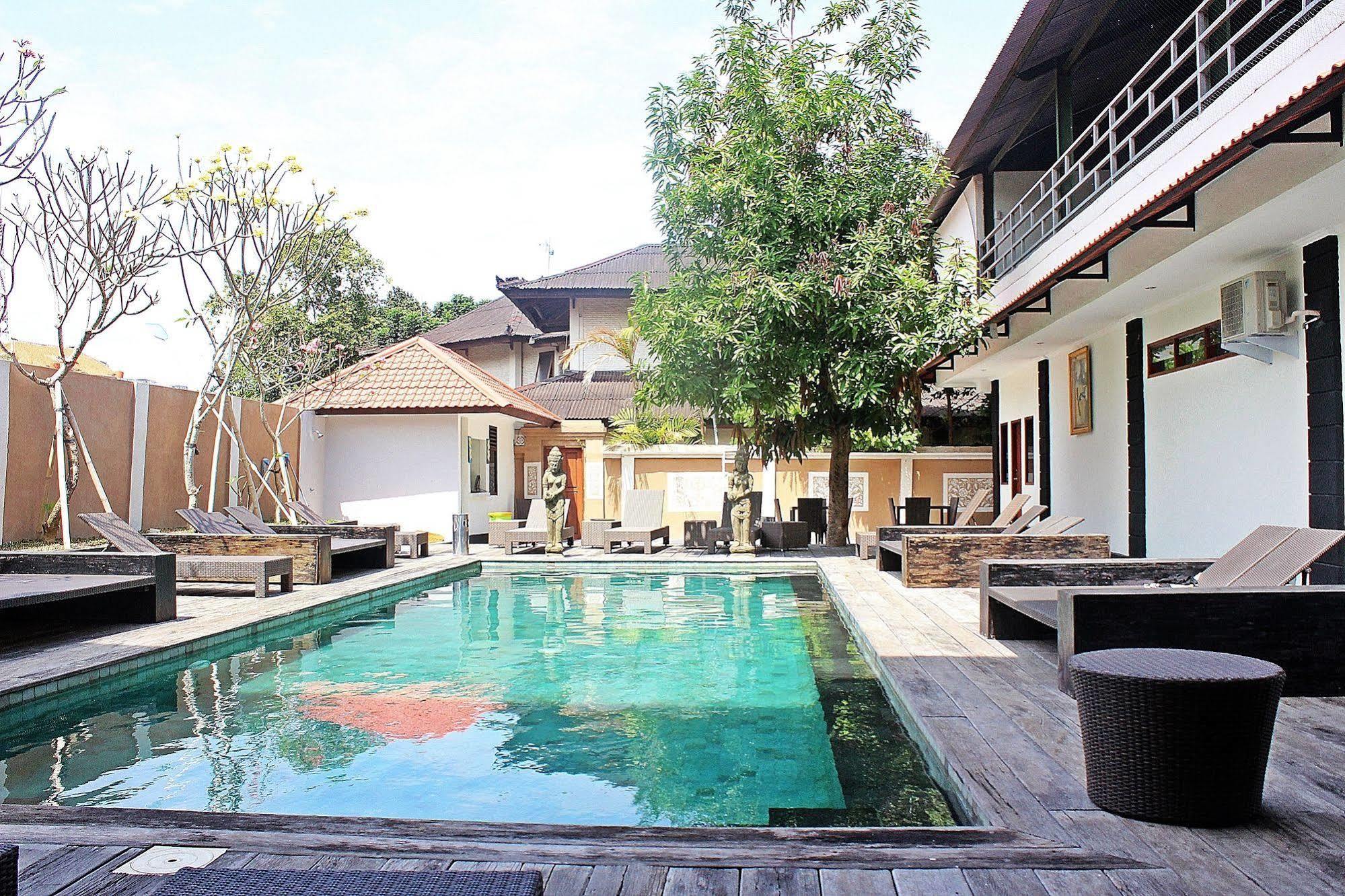 Mirah Hostel Legian Exterior foto